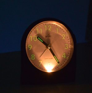 Silent quartz alarm clock